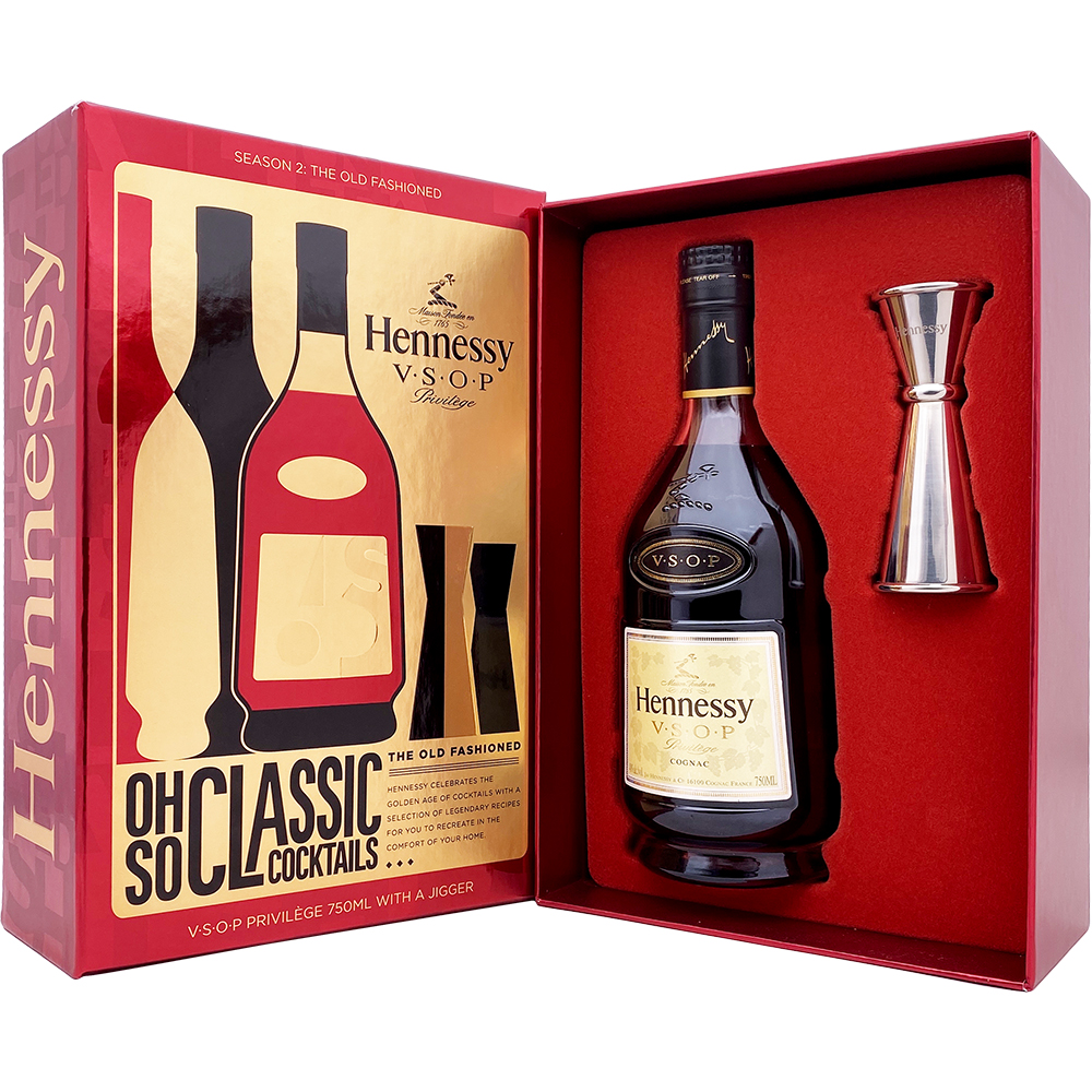 Подарочный набор hennessy. Hennessy VSOP подарочный набор. Hennessy VSOP 0.7 Privilege подарочная упаковка. Hennessy VSOP Privilege 0.7 подарочный набор. Коньяк Хеннесси подарочный.